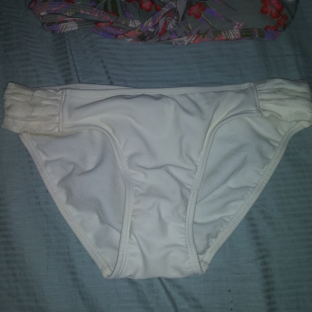 Bathing suit set - Picture 2 of 3